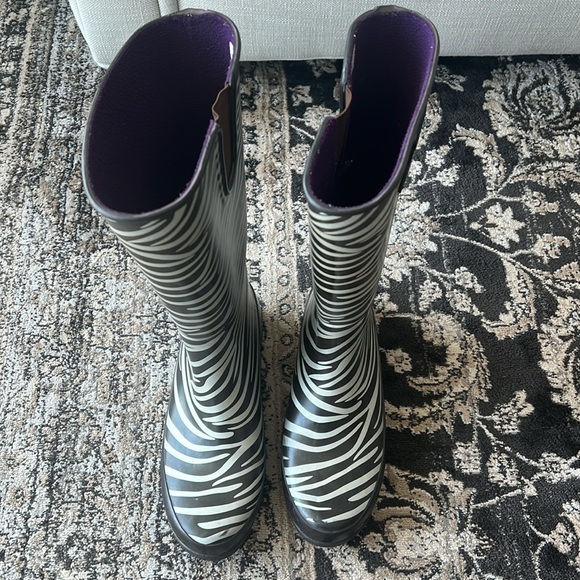 Sperry size 9 waterproof rubber boot in silver and brown zebra pattern - Picture 4 of 7